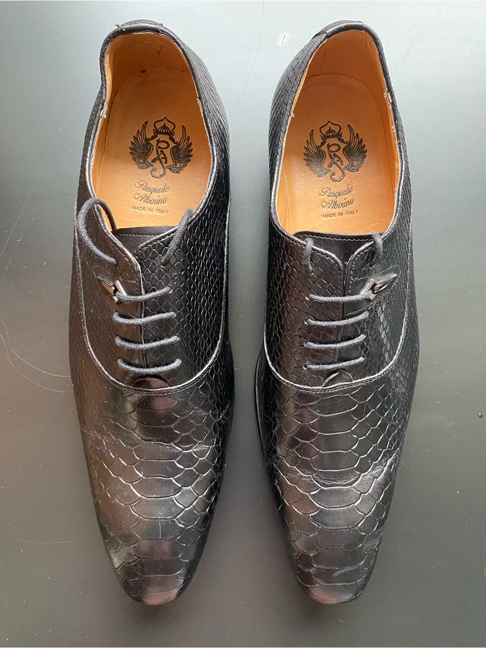 Men's Black Textured Leather Lace-Up Oxfords